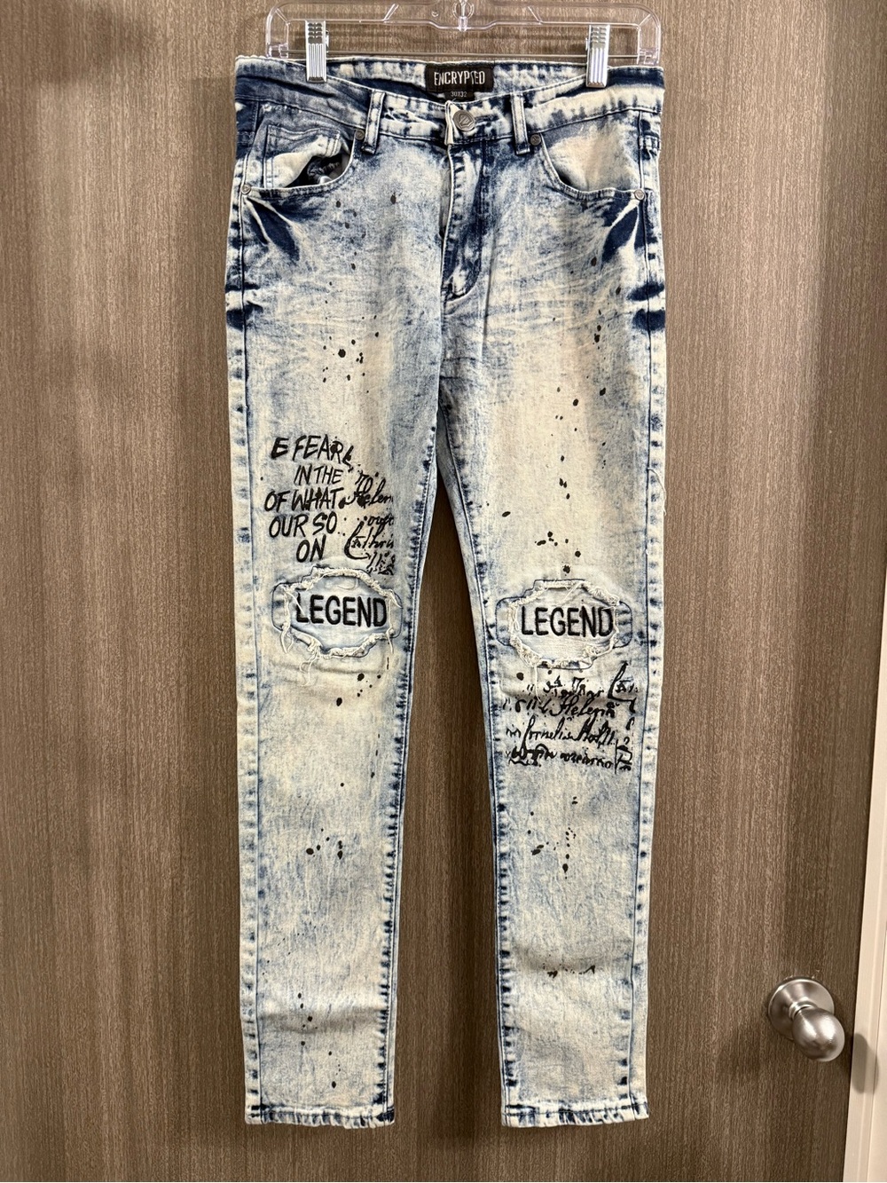 Encrypted Light Wash Skinny Jeans with 'LEGEND' Graphics - Light Blue/White